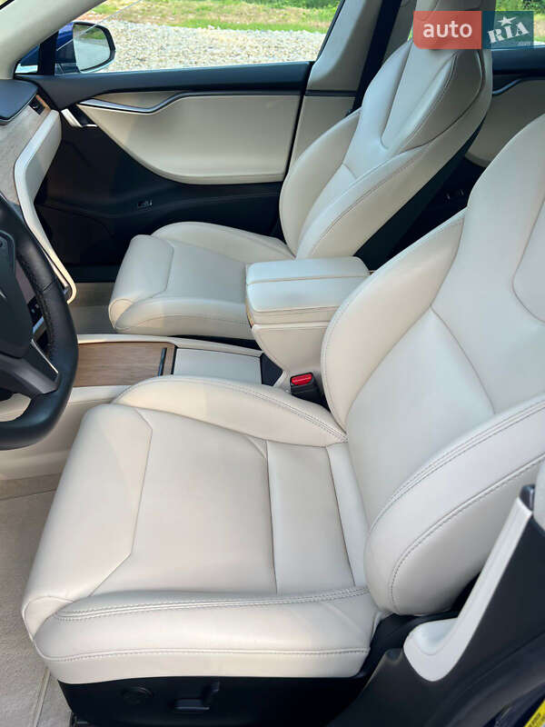 Ліфтбек Tesla Model S 2018 в Чернівцях