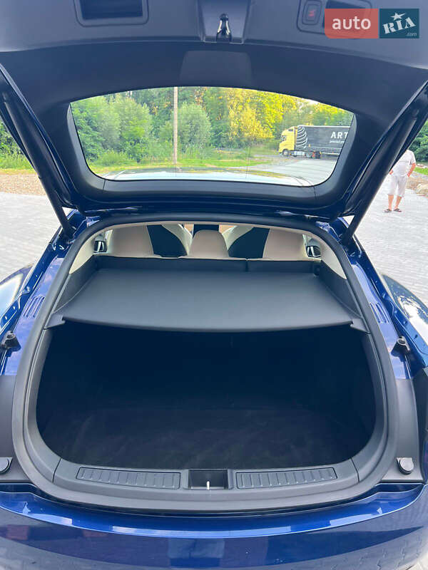 Ліфтбек Tesla Model S 2018 в Чернівцях