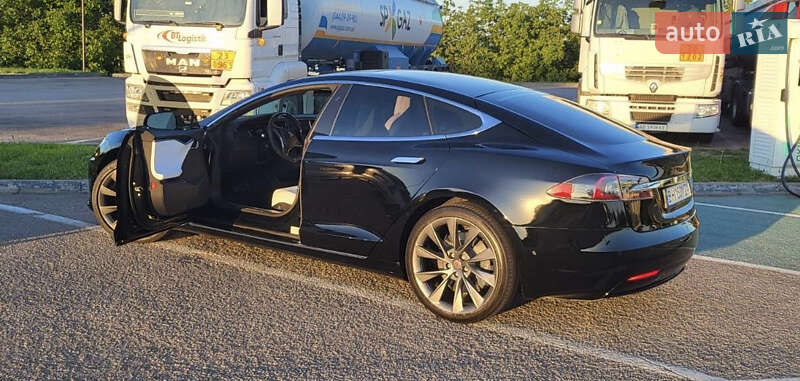Лифтбек Tesla Model S 2019 в Киеве