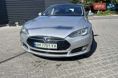 Лифтбек Tesla Model S 2014 в 