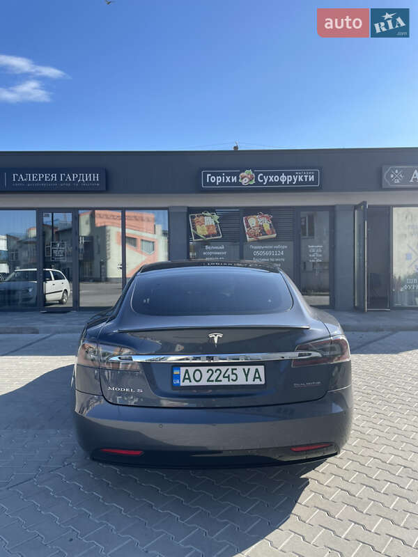 Ліфтбек Tesla Model S 2019 в Ужгороді