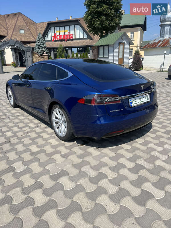 Ліфтбек Tesla Model S 2016 в Чернівцях