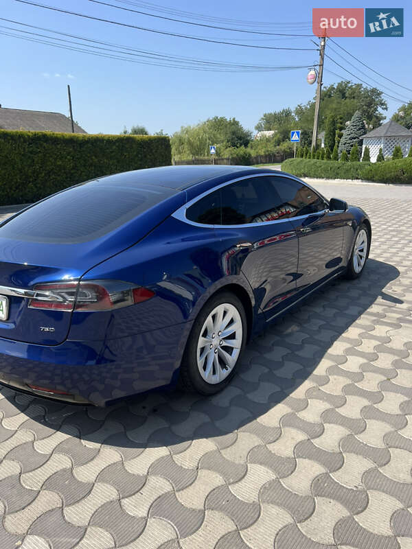 Ліфтбек Tesla Model S 2016 в Чернівцях