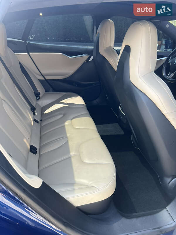 Ліфтбек Tesla Model S 2016 в Чернівцях