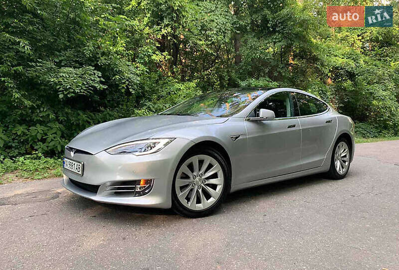Лифтбек Tesla Model S 2016 в Киеве