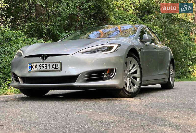 Лифтбек Tesla Model S 2016 в Киеве