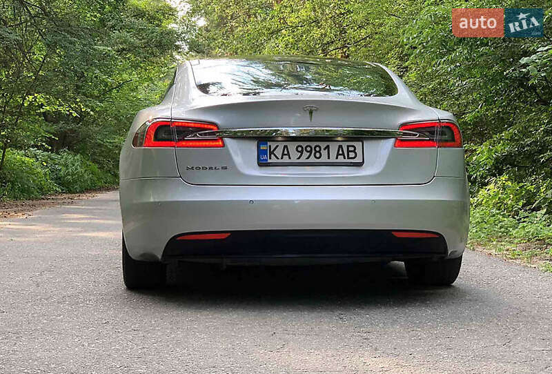 Лифтбек Tesla Model S 2016 в Киеве