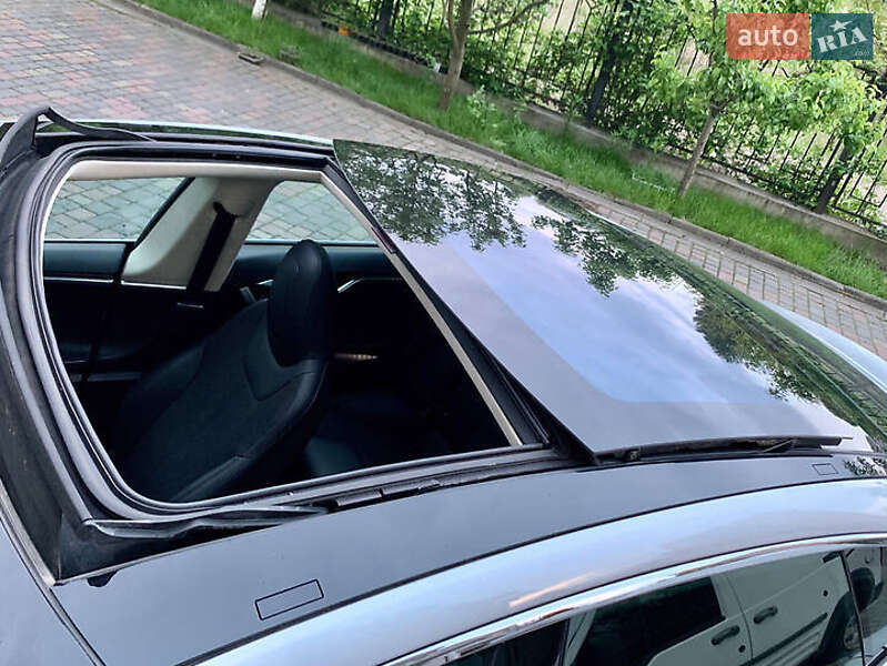 Лифтбек Tesla Model S 2016 в Киеве