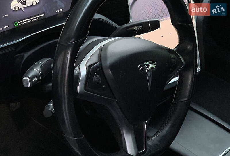 Лифтбек Tesla Model S 2016 в Киеве