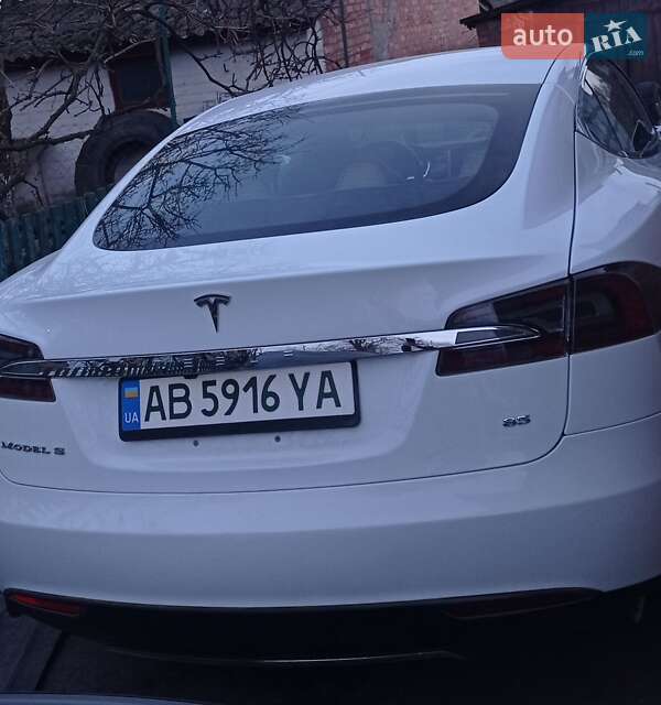 Лифтбек Tesla Model S 2013 в 