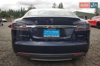 Лифтбек Tesla Model S 2015 в 