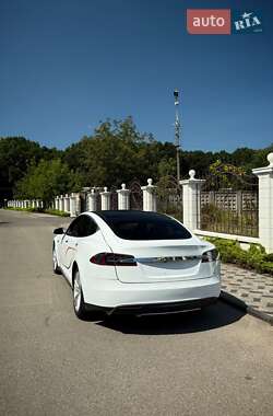 Лифтбек Tesla Model S 2015 в 