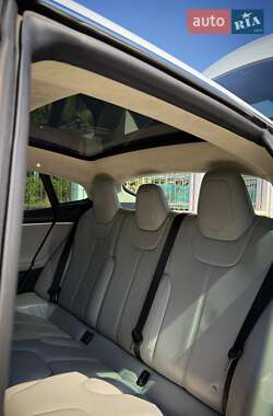 Лифтбек Tesla Model S 2015 в 