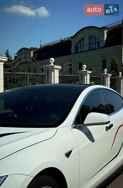 Лифтбек Tesla Model S 2015 в 
