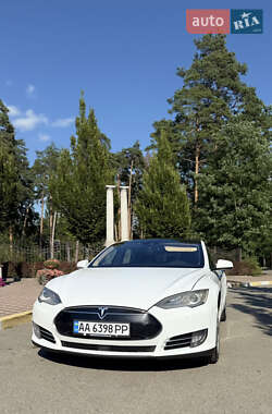 Лифтбек Tesla Model S 2015 в 
