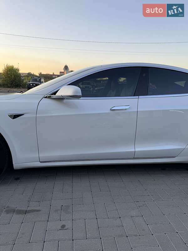 Лифтбек Tesla Model S 2020 в Каменец-Подольском фото 15 Лифтбек Tesla Model S 2020 в Каменец-Подольском