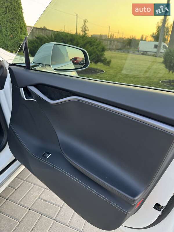 Лифтбек Tesla Model S 2020 в Каменец-Подольском фото 24 Лифтбек Tesla Model S 2020 в Каменец-Подольском