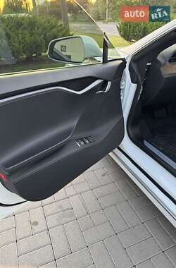 Лифтбек Tesla Model S 2020 в 