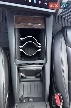 Лифтбек Tesla Model S 2020 в 