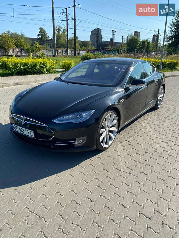 Лифтбек Tesla Model S 2013 в 