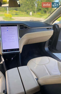 Лифтбек Tesla Model S 2013 в 