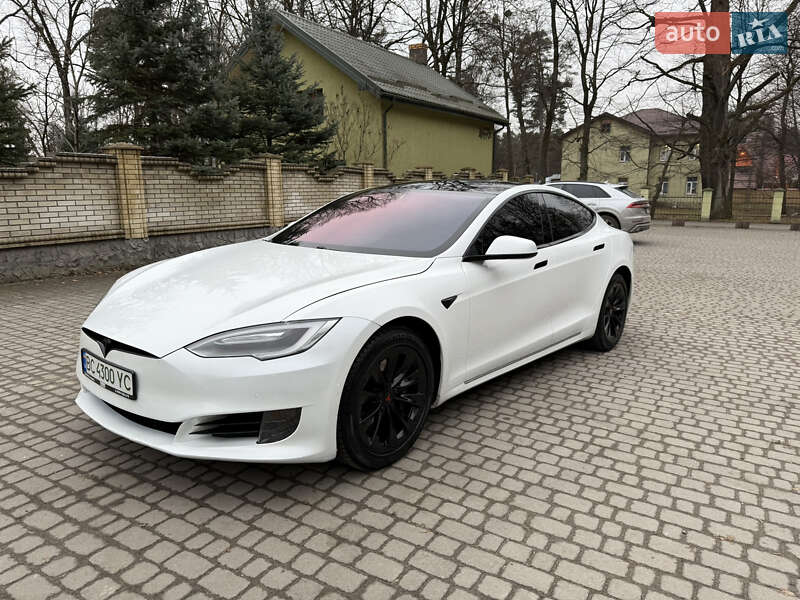 Tesla Model S 2016
