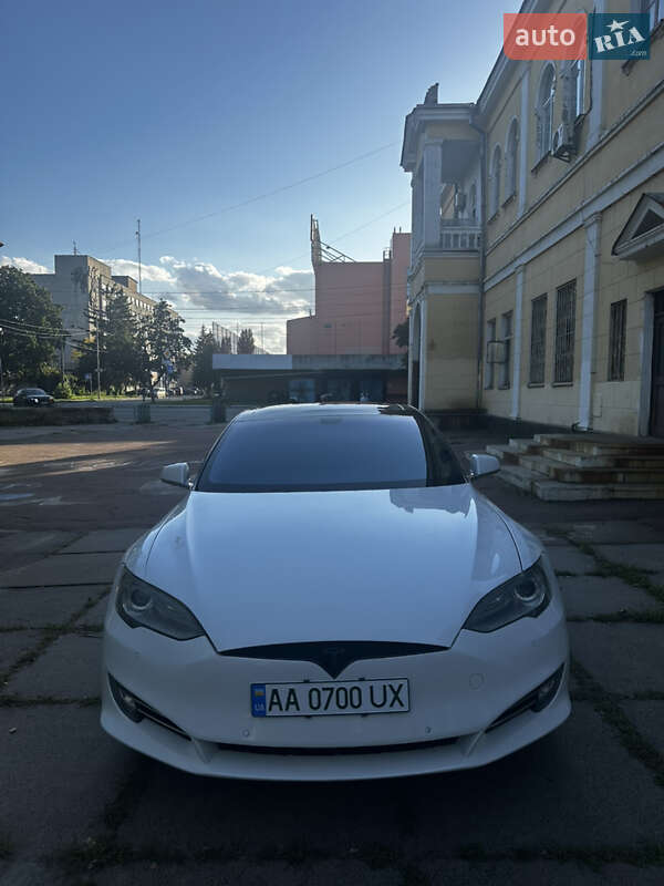 Лифтбек Tesla Model S 2013 в Киеве
