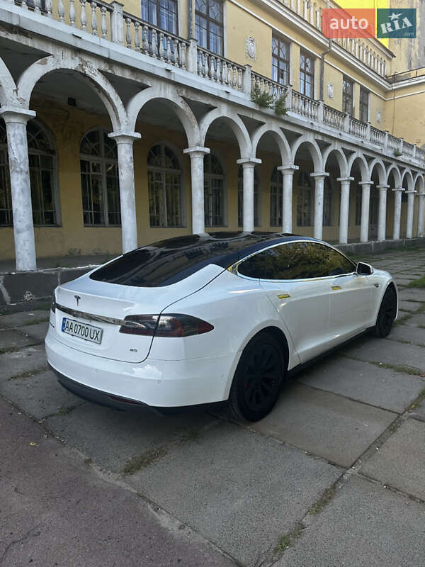 Лифтбек Tesla Model S 2013 в Киеве