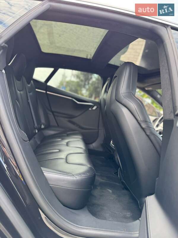 Лифтбек Tesla Model S 2016 в Ивано-Франковске