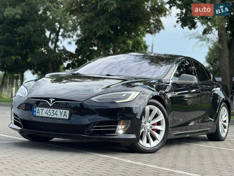 Лифтбек Tesla Model S 2016 в Ивано-Франковске