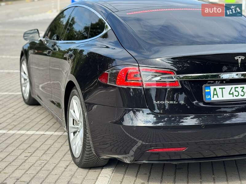 Лифтбек Tesla Model S 2016 в Ивано-Франковске