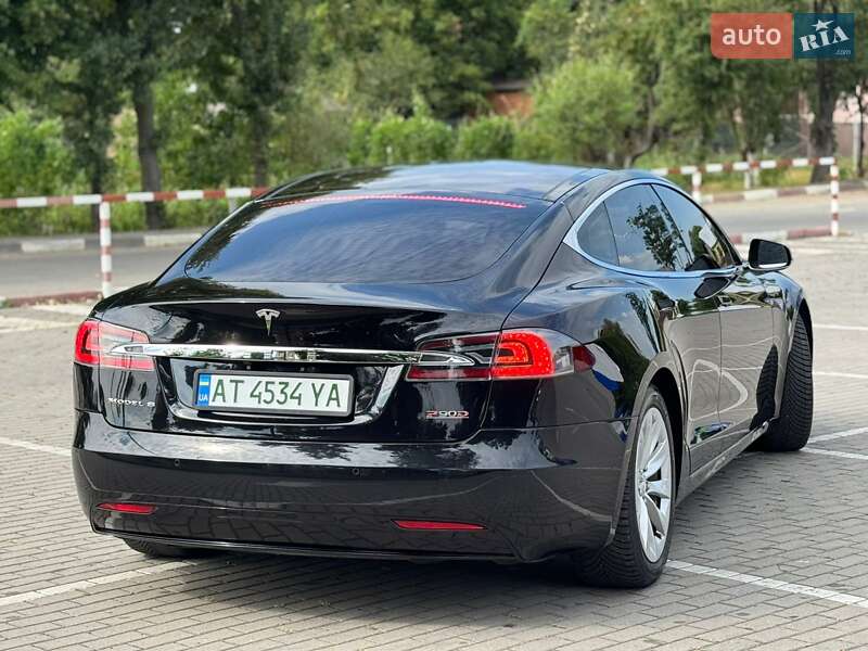 Лифтбек Tesla Model S 2016 в Ивано-Франковске