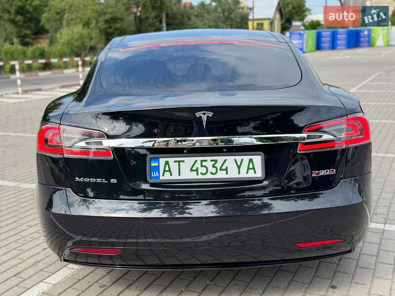 Лифтбек Tesla Model S 2016 в Ивано-Франковске
