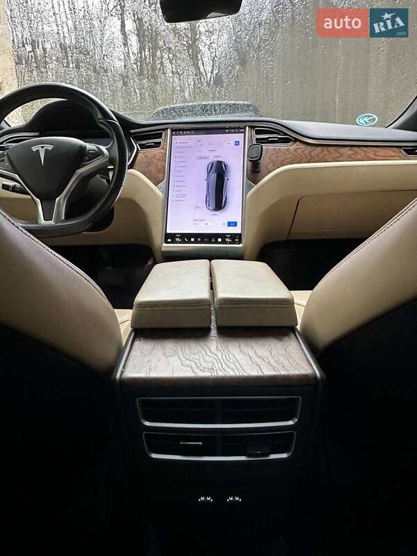 Лифтбек Tesla Model S 2017 в Тернополе