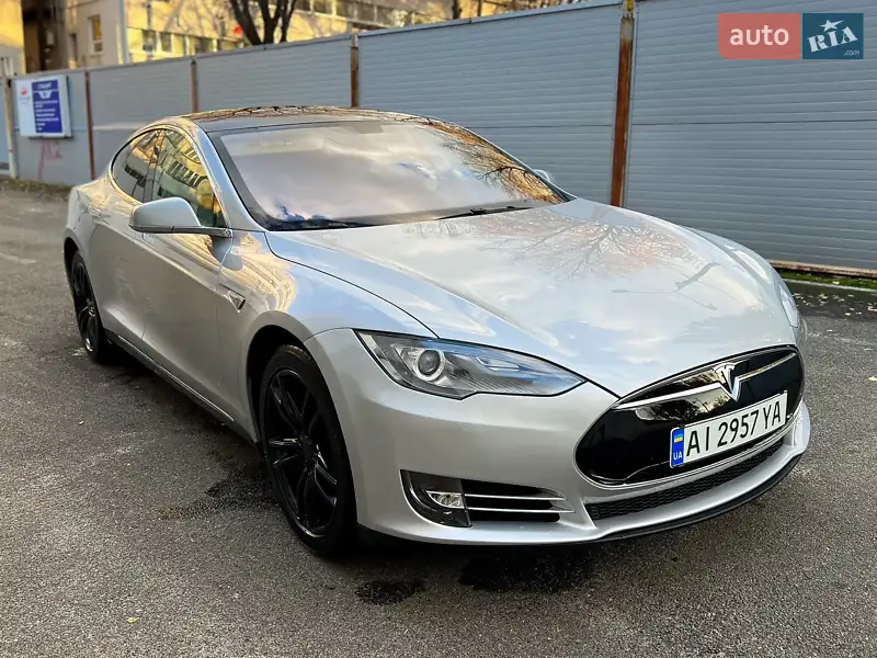 Tesla Model S 2013
