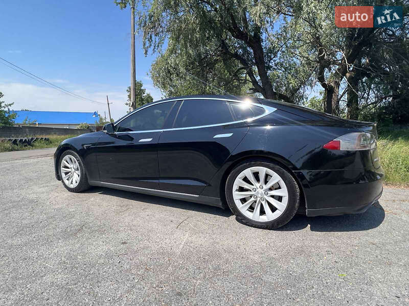 Ліфтбек Tesla Model S 2013 в Дніпрі