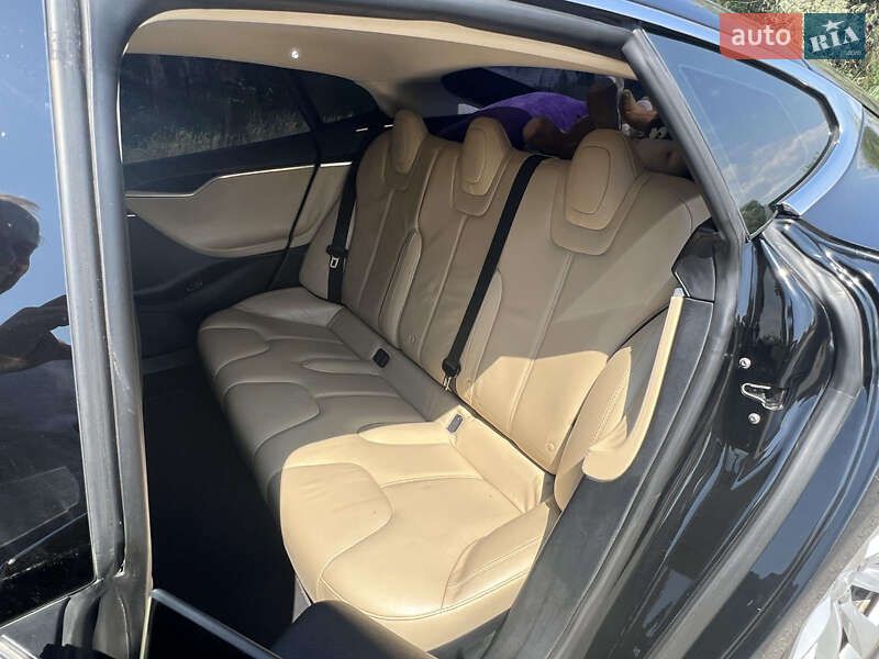 Ліфтбек Tesla Model S 2013 в Дніпрі