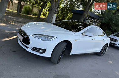 Лифтбек Tesla Model S 2013 в 
