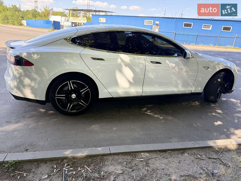 Лифтбек Tesla Model S 2013 в Днепре