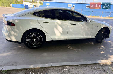 Лифтбек Tesla Model S 2013 в 