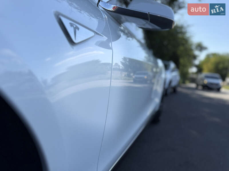 Лифтбек Tesla Model S 2013 в Днепре