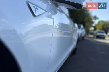 Лифтбек Tesla Model S 2013 в 