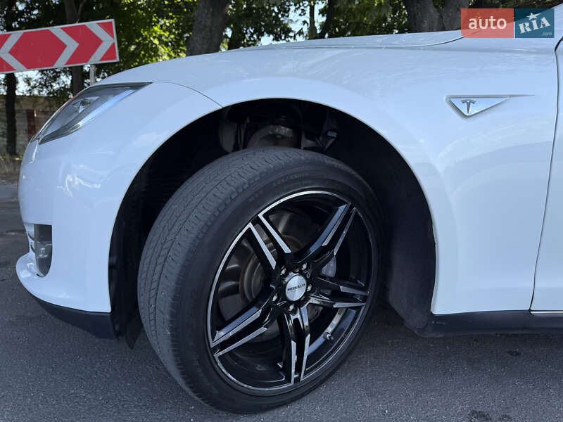 Лифтбек Tesla Model S 2013 в Днепре
