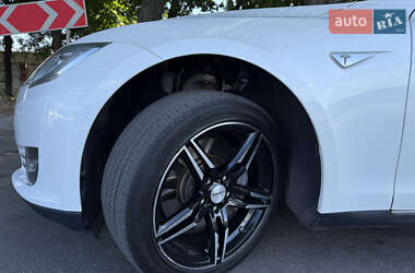 Лифтбек Tesla Model S 2013 в 