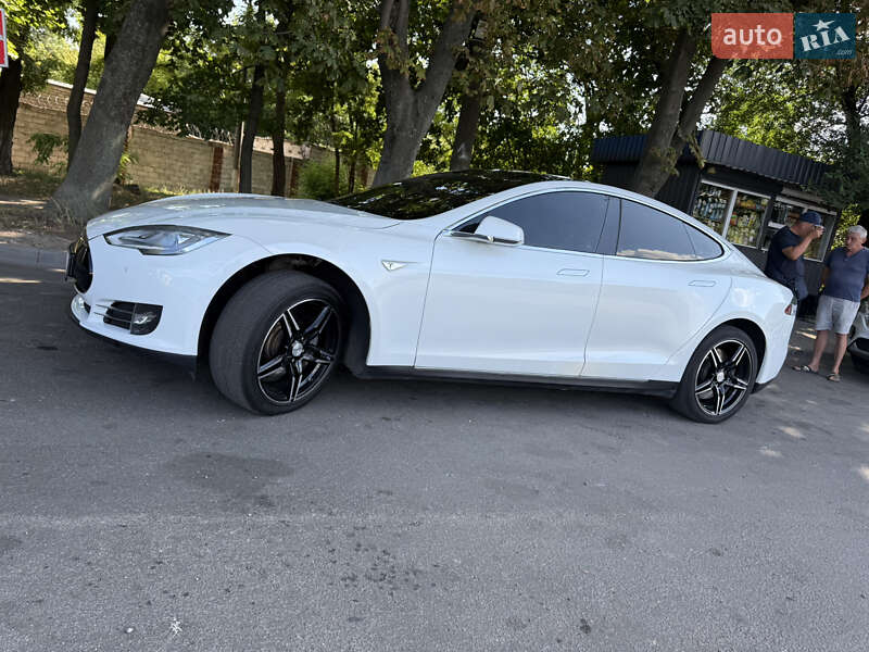 Лифтбек Tesla Model S 2013 в Днепре