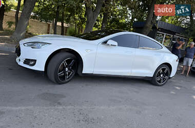 Лифтбек Tesla Model S 2013 в 
