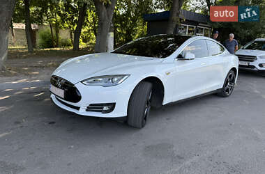 Лифтбек Tesla Model S 2013 в 