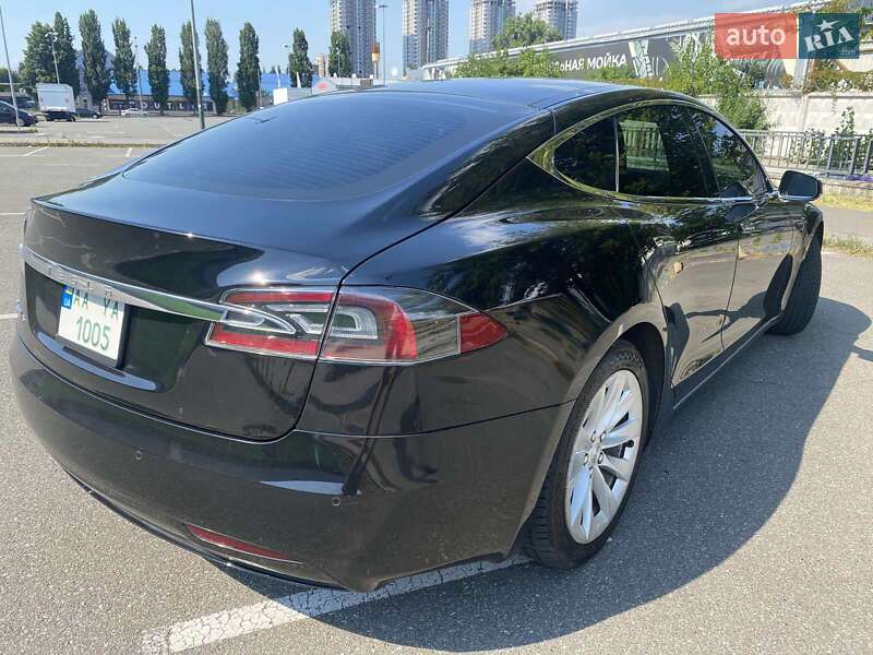 Лифтбек Tesla Model S 2016 в Киеве