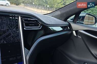 Лифтбек Tesla Model S 2015 в 