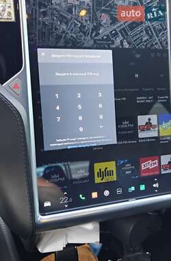 Лифтбек Tesla Model S 2015 в 